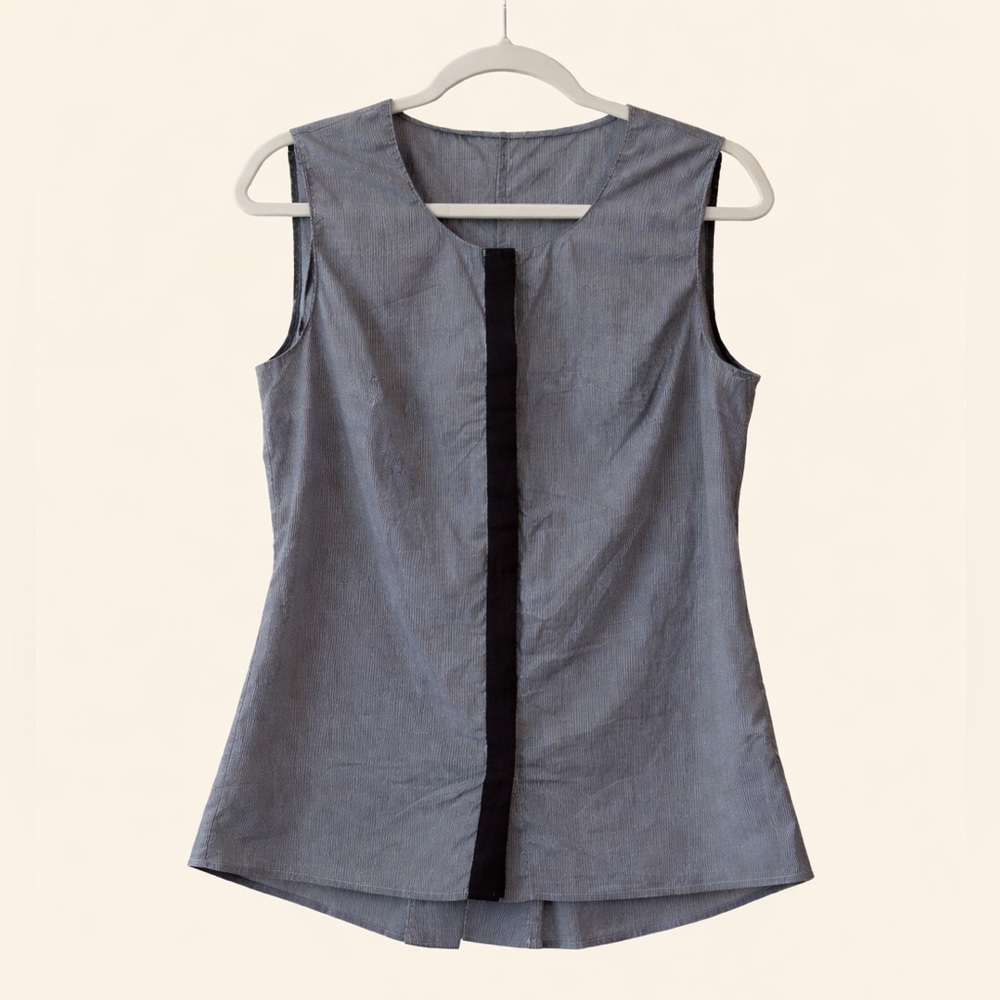 ELIE TAHARI | Hidden Button Blouse Black White Pin Stripe High Low